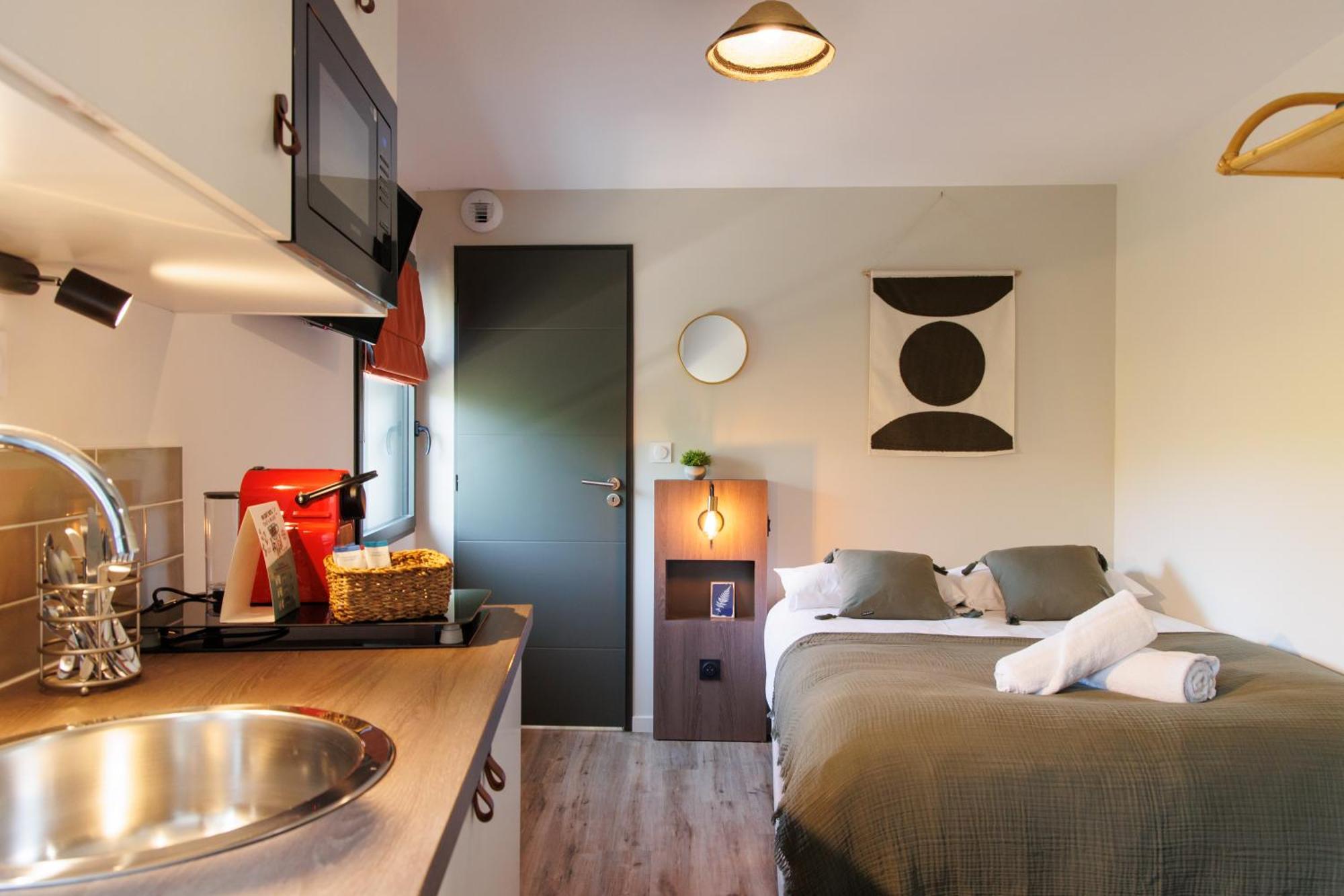 Appart'Hotel Le Corot - Acces Autonome - Saint-Junien Centre Exterior photo