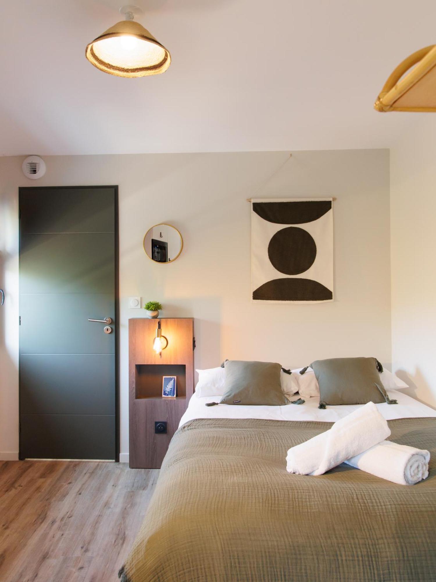 Appart'Hotel Le Corot - Acces Autonome - Saint-Junien Centre Exterior photo
