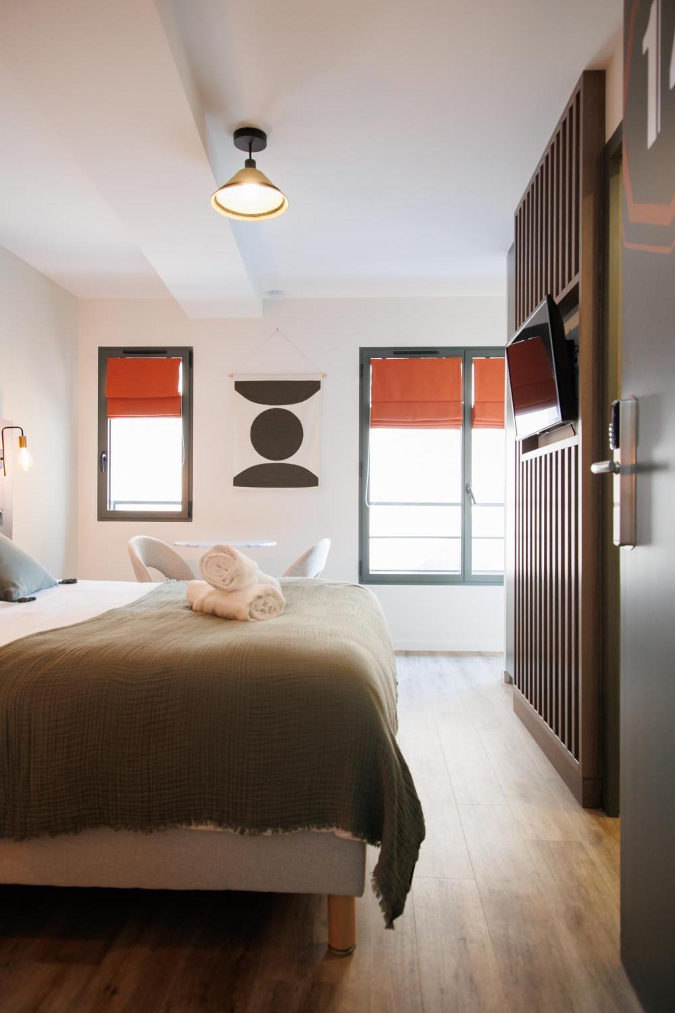 Appart'Hotel Le Corot - Acces Autonome - Saint-Junien Centre Exterior photo