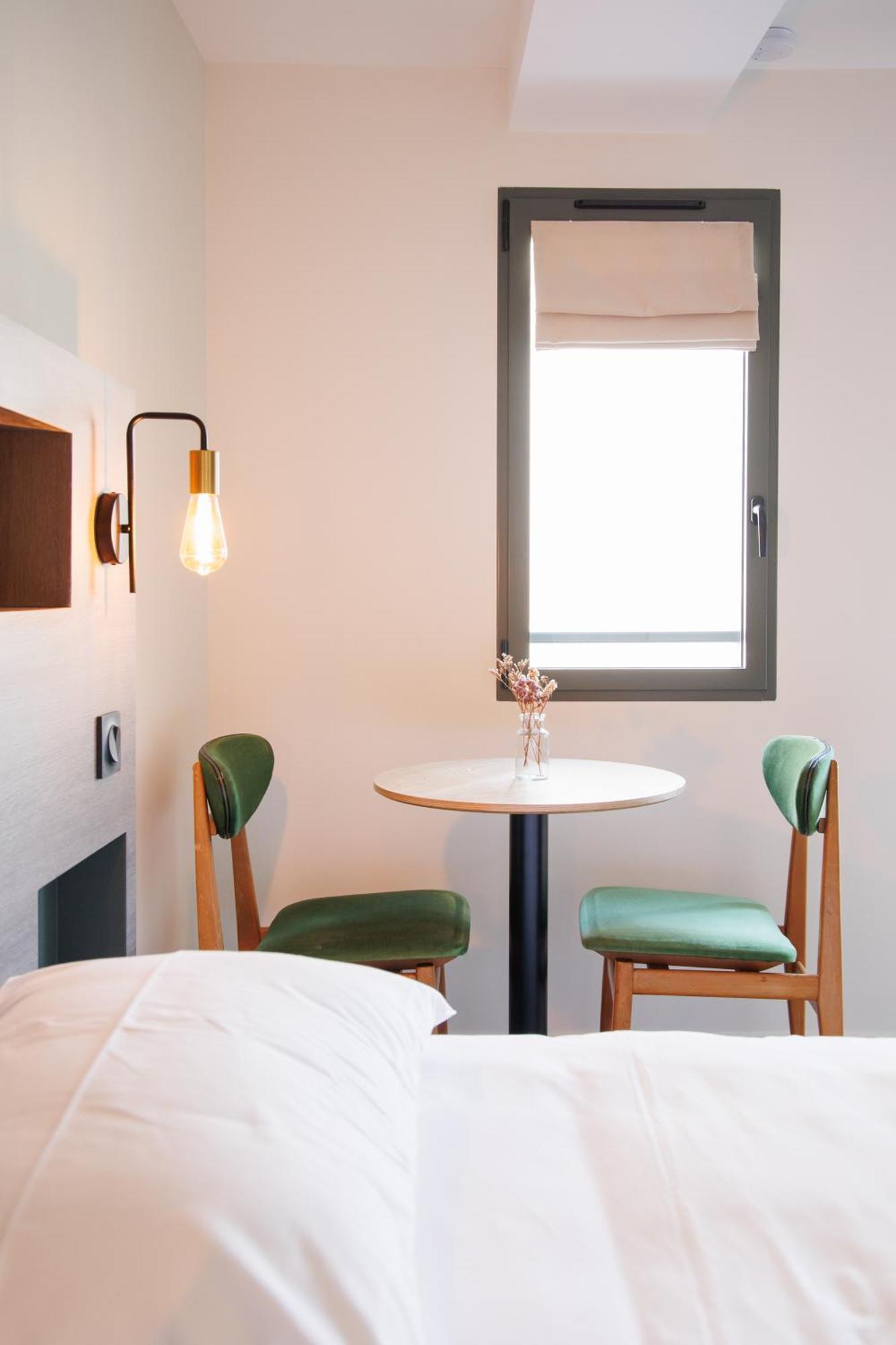 Appart'Hotel Le Corot - Acces Autonome - Saint-Junien Centre Exterior photo