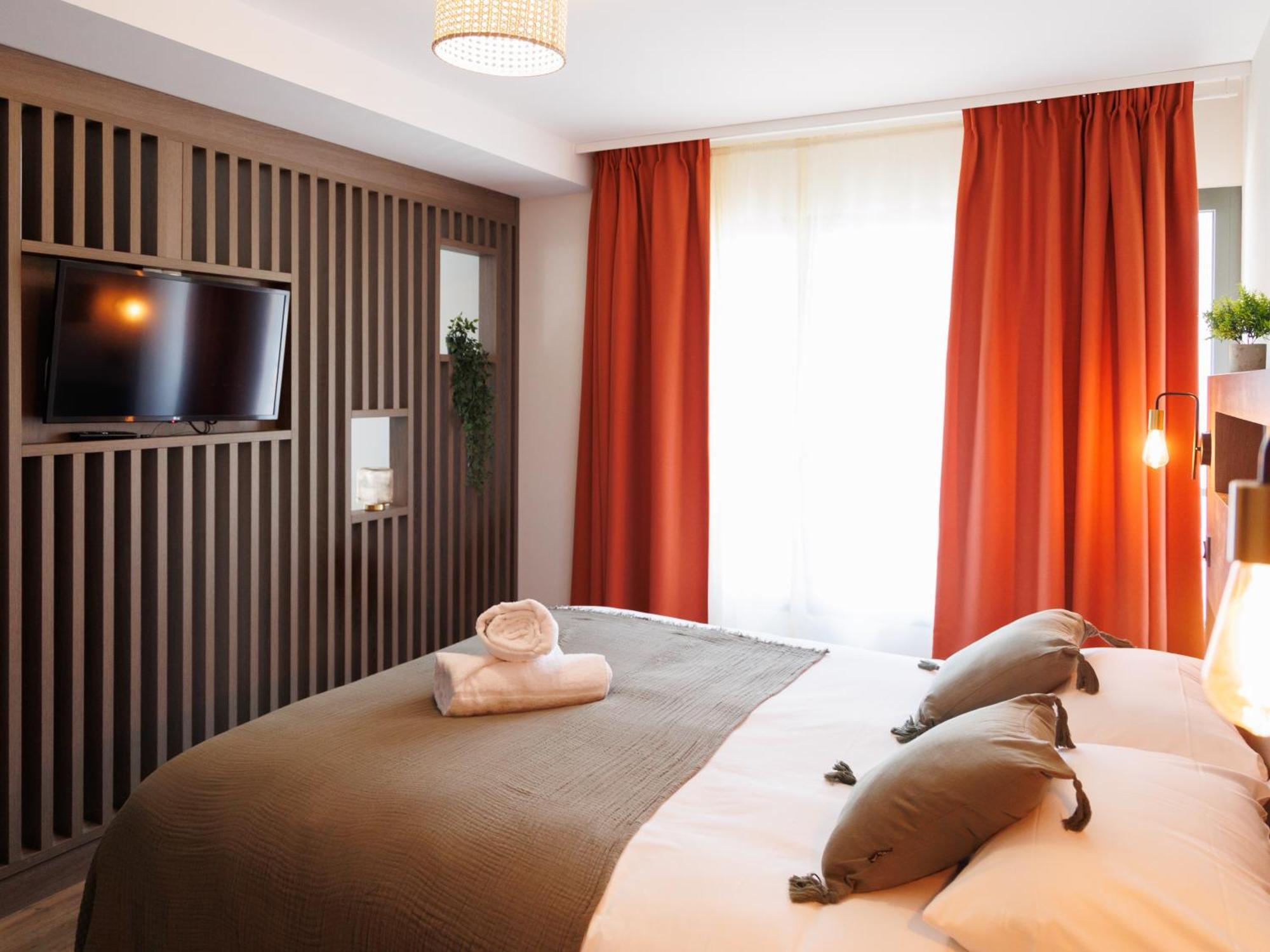 Appart'Hotel Le Corot - Acces Autonome - Saint-Junien Centre Exterior photo