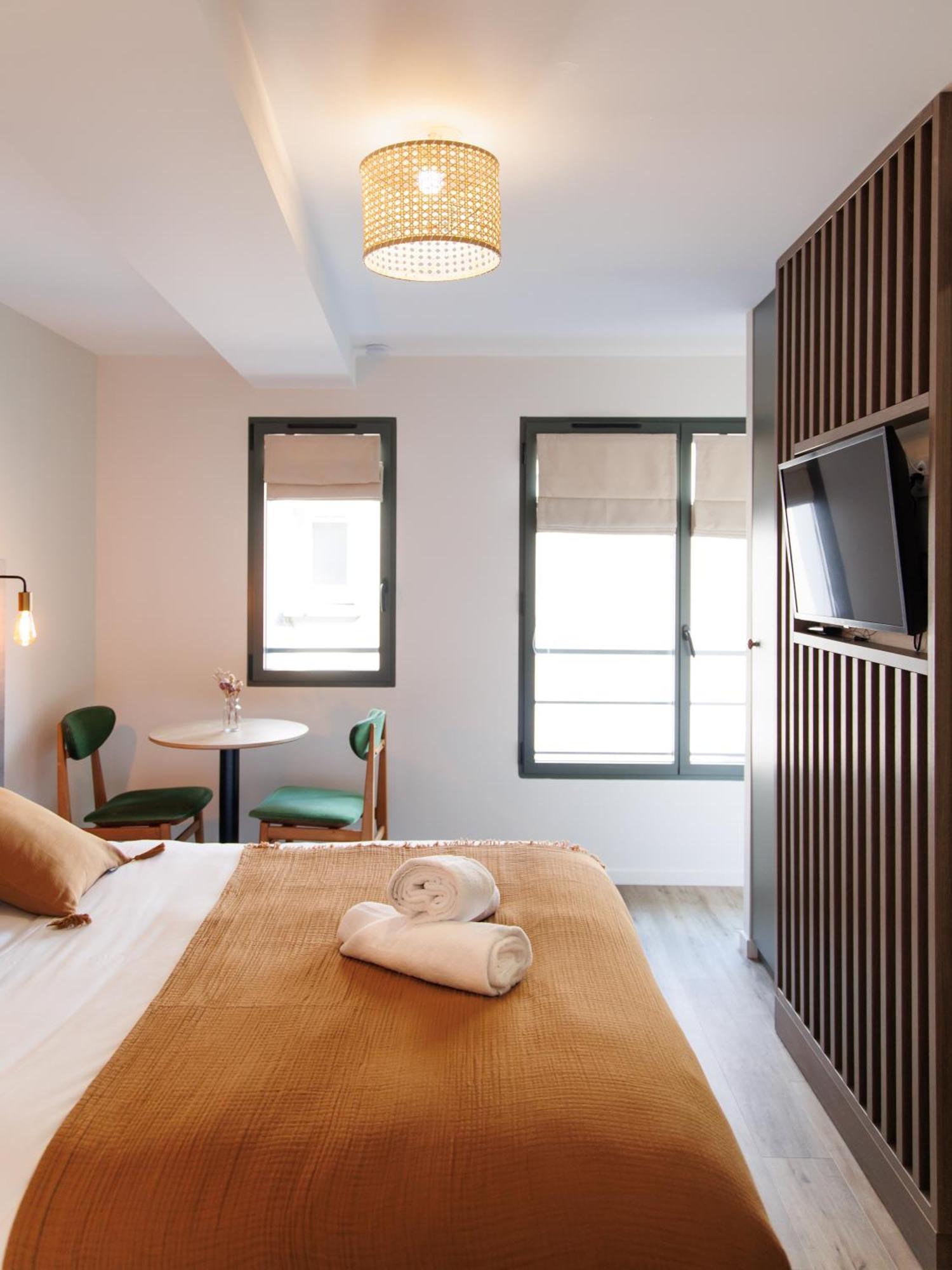 Appart'Hotel Le Corot - Acces Autonome - Saint-Junien Centre Exterior photo